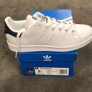 Women’s Adidas Stan Smith sneaker white navy Boutique Women’s Adidas Stan Smith sneaker white navy Boutique